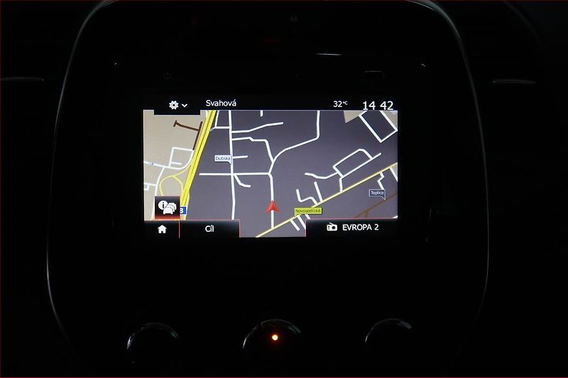 Renault Captur (2017) 1.2 TCe, Navi, Tempomat - fotka 18 z 19