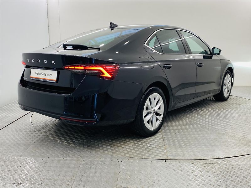 Škoda Octavia 1,5 TSI  mHEV Top Selection - fotka 2 z 27