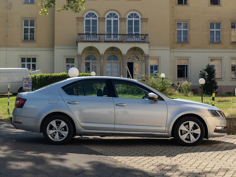 Škoda Octavia 1.0 TSI DSG CarPlay Tažné Senz - fotka 5 z 30
