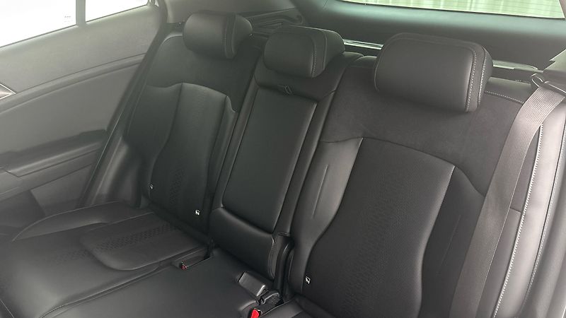 Kia Sportage 1.6 T-GDI Hybrid AUT 4x4 Top - fotka 16 z 31