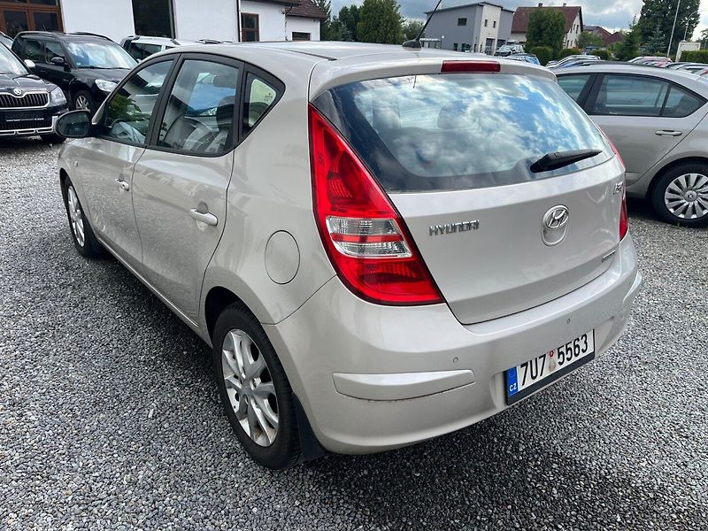 Hyundai i30 (2008) 1.6 CRDI - fotka 4 z 19