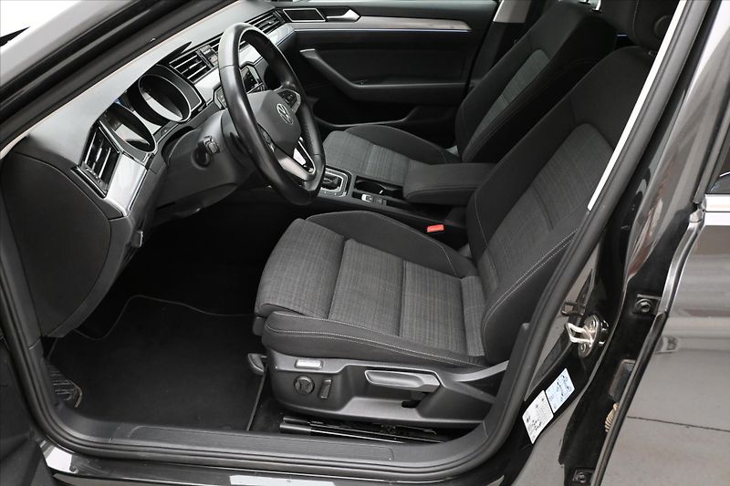 Volkswagen Passat 2,0 TDI 110kW DSG Business Zár - fotka 12 z 25