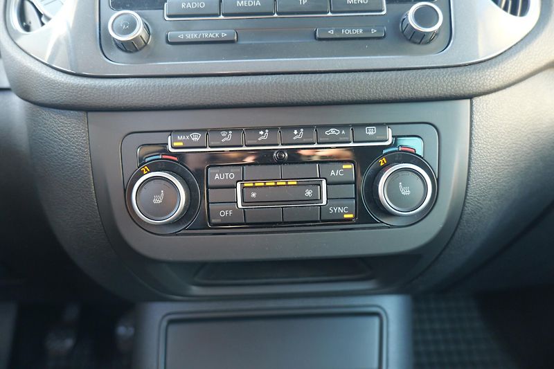 Volkswagen Tiguan TDI 4MOTION Bi-Xenon Alcantara - fotka 22 z 31