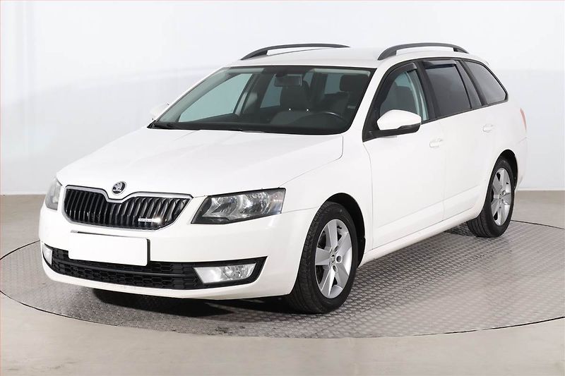 Škoda Octavia (2015) 1.6 TDI, Tempomat - fotka 2 z 21