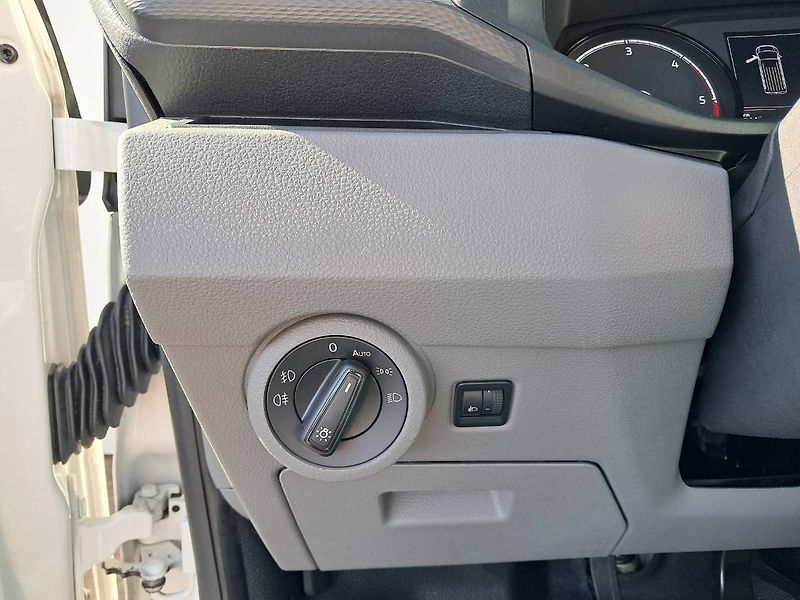 Volkswagen Transporter (2023) 6.1 Kombi 2.0 TDI TDI / 110 KW - fotka 14 z 22