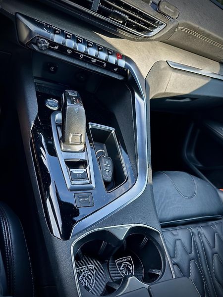 Peugeot 3008 (2018) - fotka 24 z 29