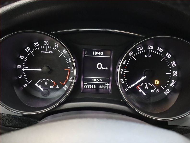 Škoda Superb (2015) Style 2.0 TDI, Navi, Xenony - fotka 11 z 22
