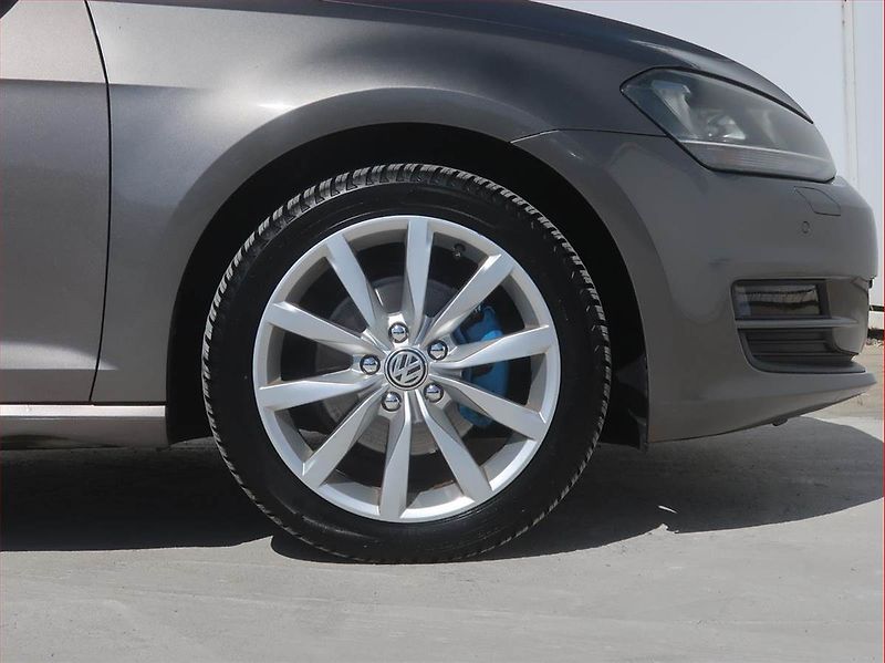 Volkswagen Golf (2013) 1.2 TSI, Serv.kniha, Xenony - fotka 14 z 17