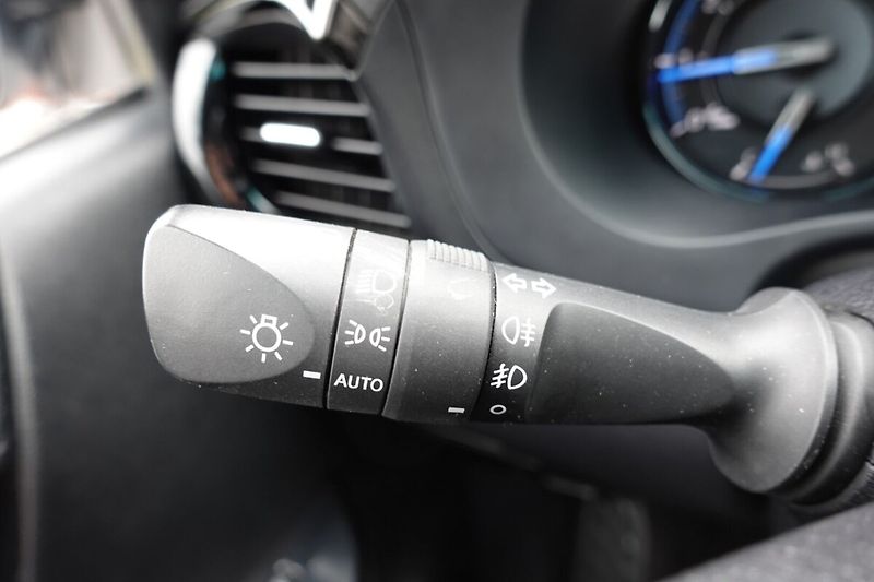 Toyota Hilux 2,8 D4-D Invincible Sport A/T - fotka 28 z 34