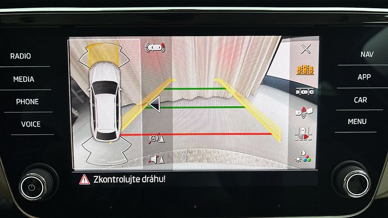 Škoda Superb 2.0 TDI Style Combi - fotka 12 z 25