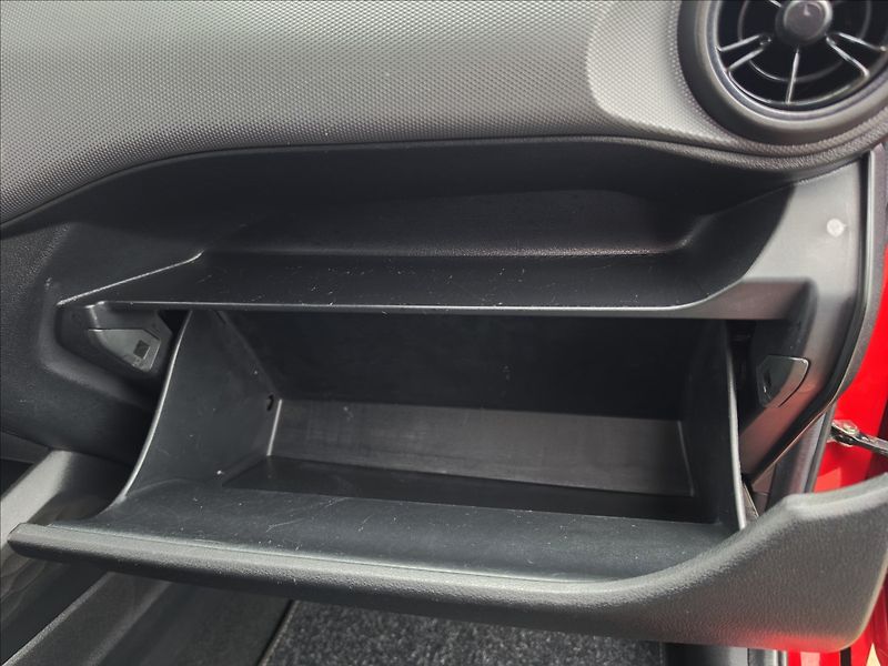 Hyundai i10 1,0 49KW vyhř. volat + sedadla - fotka 32 z 41