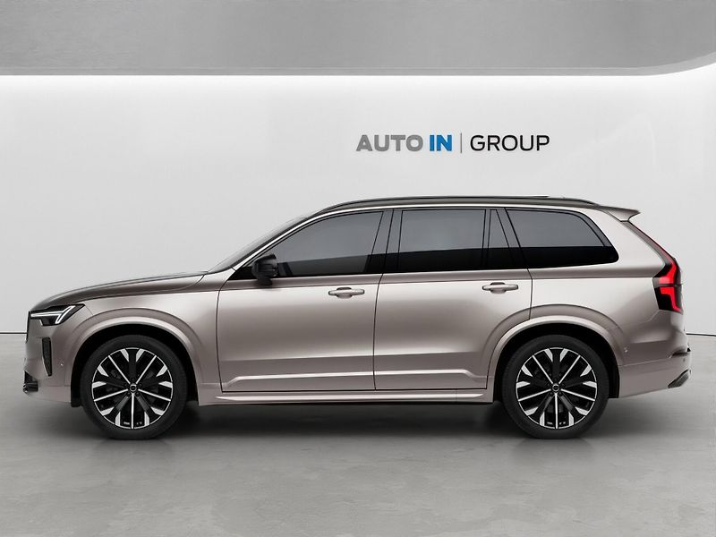 Volvo XC90 (2026) DARK B5 PLUS AWD, LOUNGE, PANO - fotka 2 z 8