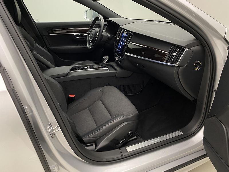 Volvo V90 D4 MOMENTUM AUT - fotka 24 z 39