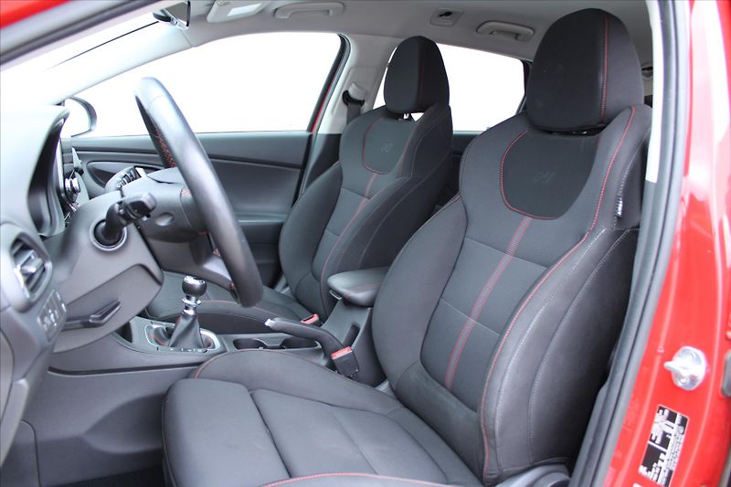 Hyundai i30 1.5 T-GDI 117kW N-LINE ČR - fotka 11 z 28