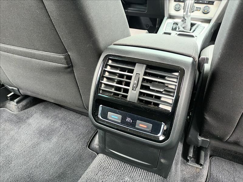 Volkswagen Passat 2,0 TDI,110kw,LED,SERVIS,TAŽNÉ - fotka 24 z 49