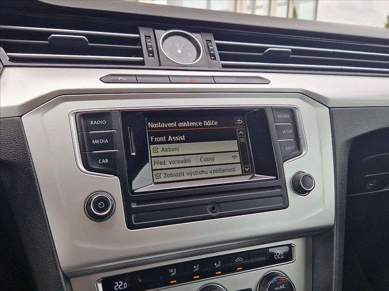 Volkswagen Passat 1,4 TSI 110kW SENZORY AUTOAC - fotka 31 z 42