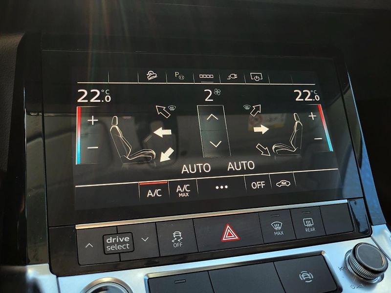 Audi e-tron 55 Quattro 300kW ČR 1.majitel - fotka 14 z 50