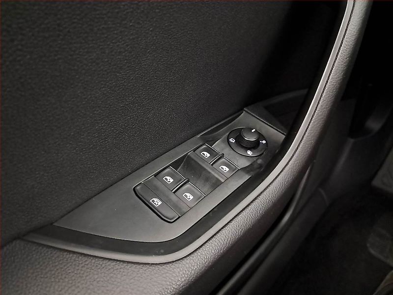 Škoda Superb (2015) 1.6 TDI, Kůže, Bi-Xenony - fotka 23 z 23