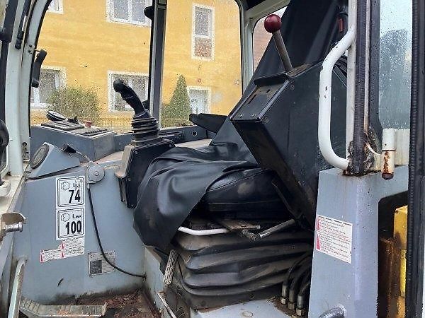 Menzi Muck (1999) A71 mobil bagr 9t kráčivka - fotka 4 z 8