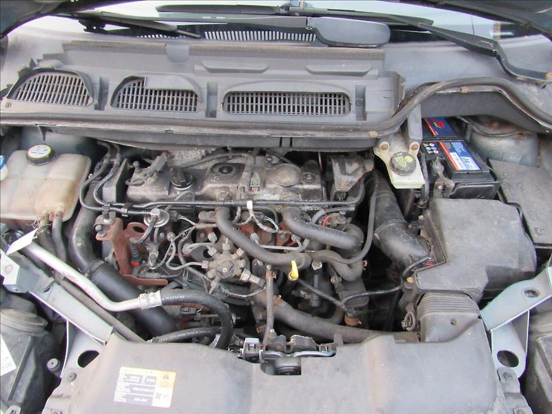 Ford C-MAX 1,8 TDCi 85kW Titanium - fotka 25 z 28