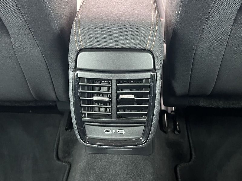 Škoda Kamiq Top Selection 1.0 TSI 85 kW - fotka 27 z 30