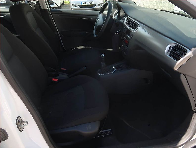 Citroën C-Elysée (2017) 1.2 PureTech, ČR,1.maj - fotka 9 z 15