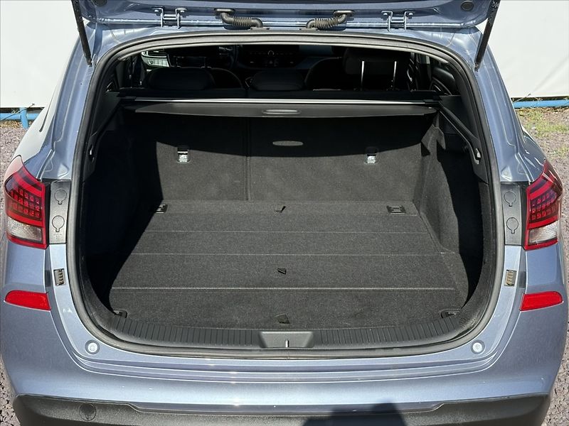 Hyundai i30 1,5 T-GDI 103kW DCT Family - fotka 21 z 24