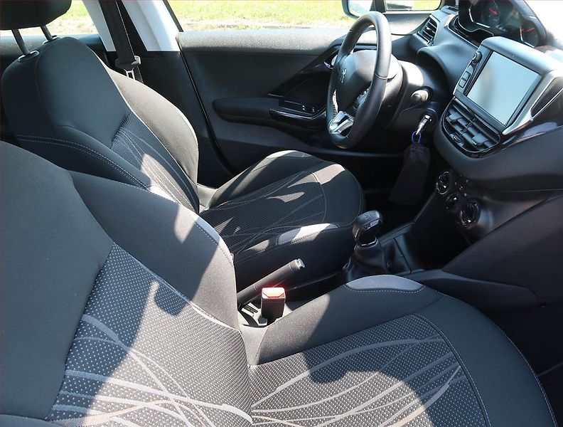 Peugeot 208 (2014) 1.0 VTi, Tempomat - fotka 9 z 15