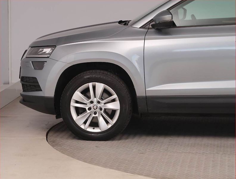Škoda Karoq (2018) Style 1.6 TDI, Automat, Navi - fotka 15 z 21