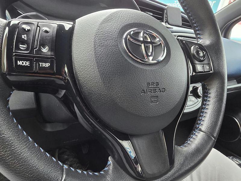 Toyota Yaris 1.5-AUTOMAT-SELECTION EDICE - fotka 15 z 22