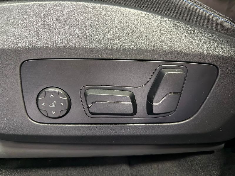 BMW iX1 xDrive 30 M-PAKET, INDIVIDUAL, - fotka 31 z 38