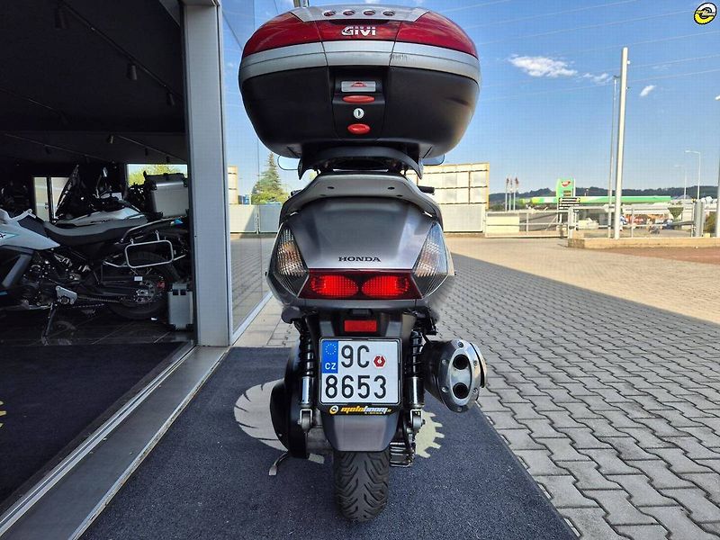 Honda FJS 600 Silver Wing (2005) - fotka 5 z 26