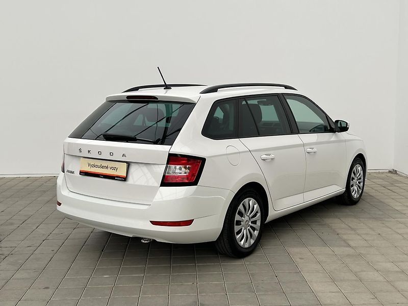 Škoda Fabia 1.0 TSI Active Plus - fotka 2 z 26