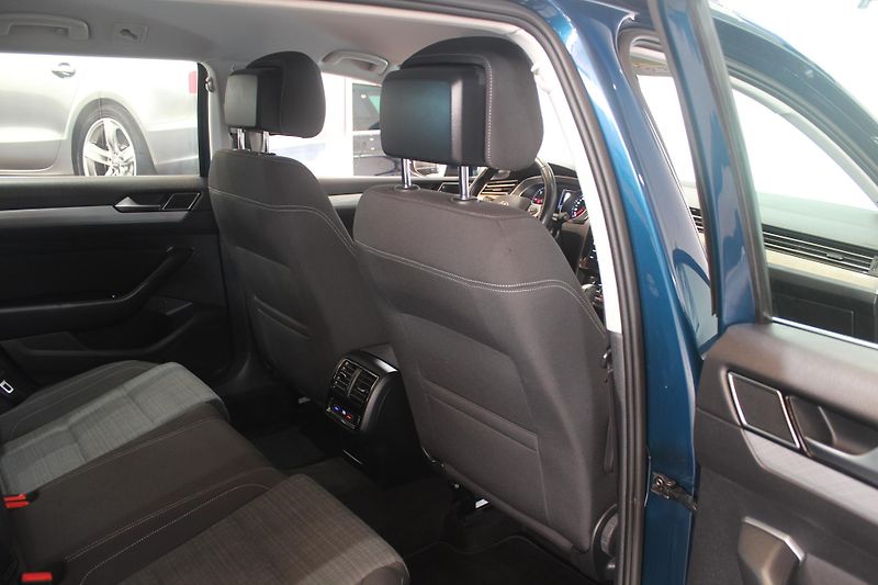 Volkswagen Passat (2021) 2.0TDI DSG LED Nez.Topení - fotka 23 z 36