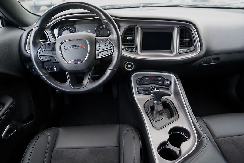 Dodge Challenger 3.6 V6 automat,/kůže/xenony - fotka 22 z 37
