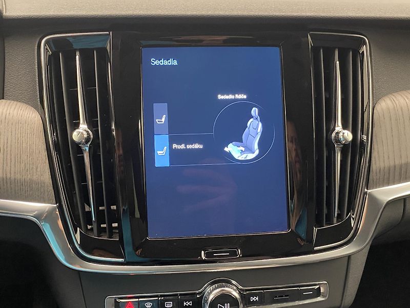 Volvo V90 CC B4 AWD MOMENTUM REZERVACE - fotka 47 z 53