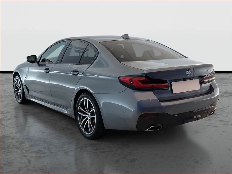 BMW Řada 5 (2021) M Sport 530e - fotka 4 z 22