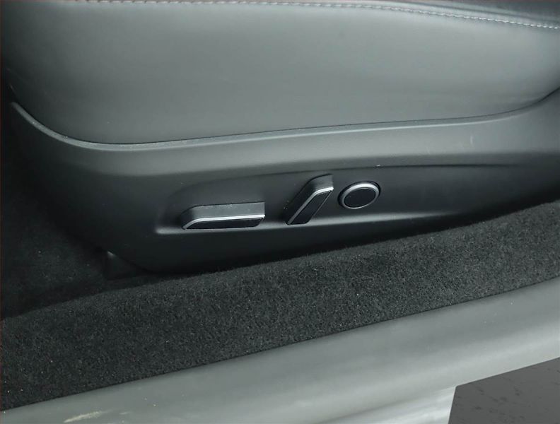 Tesla Model 3 (2025) Standard Range 60kWh, SoH 97% - fotka 17 z 20