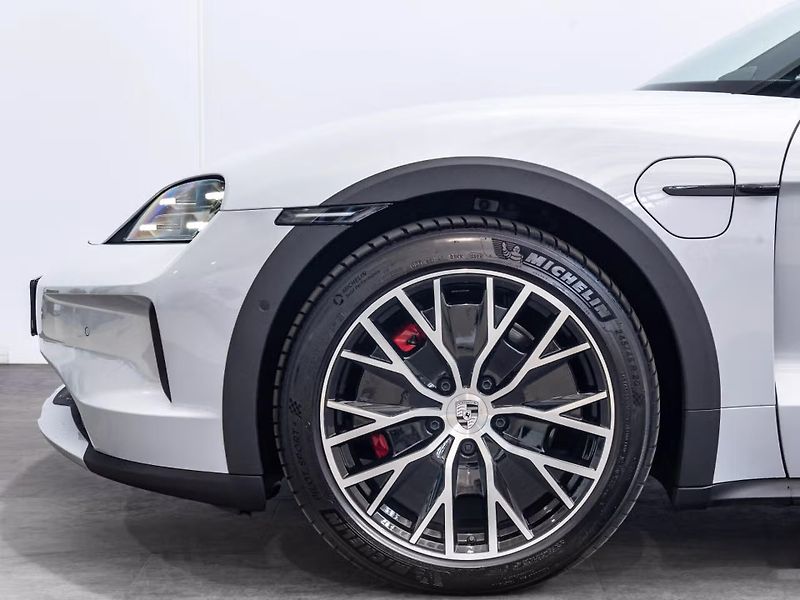 Porsche Taycan 4S Cross Turismo Pano 360 Inno - fotka 6 z 19