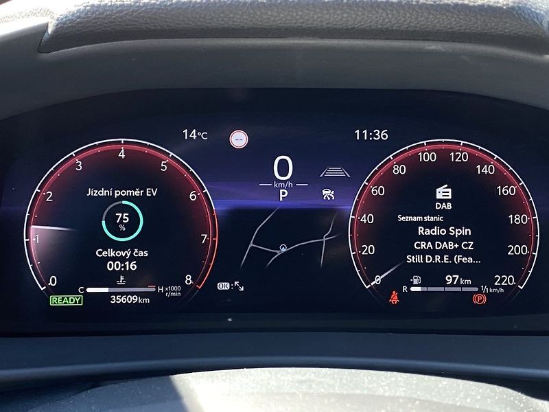 Toyota C-HR 2.0HEV, ČR-1m, Executive, 4x4 - fotka 12 z 18
