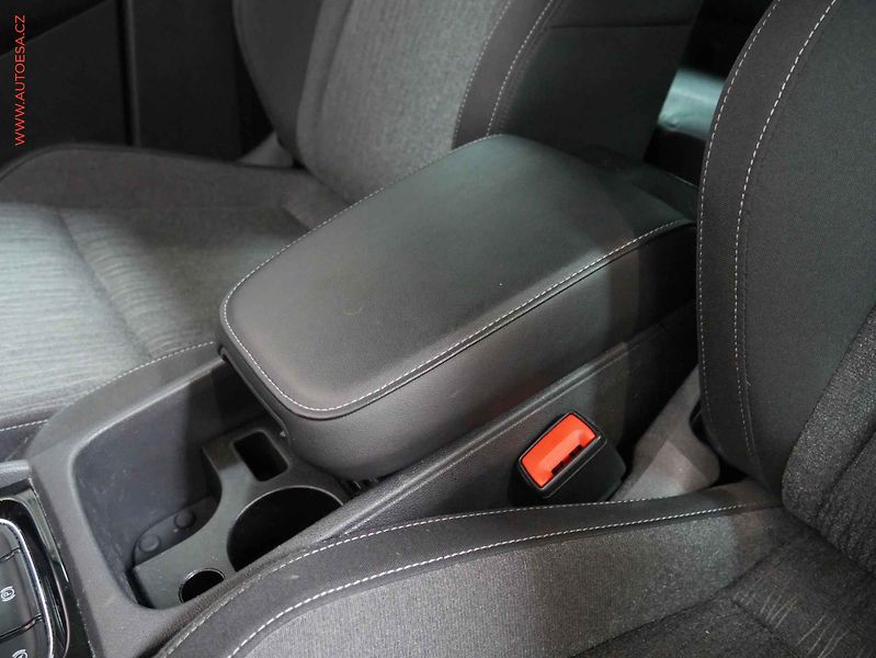 Škoda Karoq (2019) 1.6 TDi, Style, LED, navi - fotka 21 z 23