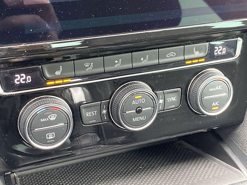 Volkswagen Passat (2019) 2.0 TDI DSG - fotka 16 z 34