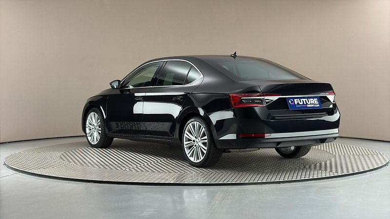 Škoda Superb 2.0 TSI DSG Style - fotka 2 z 31