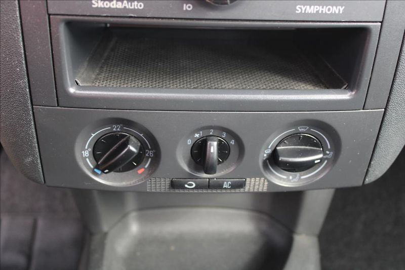 Škoda Fabia 1,4 i 16V  ROZVODY, STK 2/2028 - fotka 19 z 27