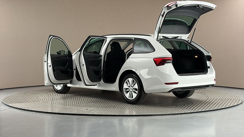 Škoda Octavia 2.0 TDI Ambition Combi - fotka 7 z 24