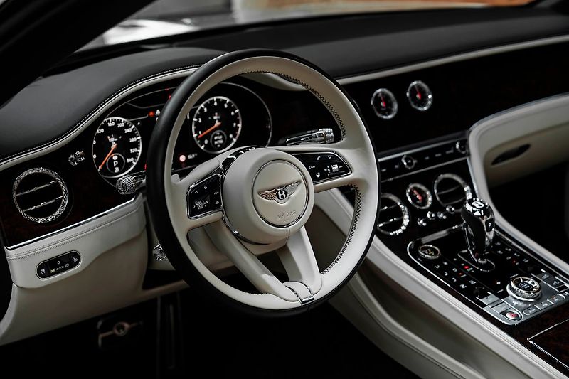 Bentley Continental GTC V8, MULLINER, NAIM, NOČNÉ VIDE - fotka 11 z 24