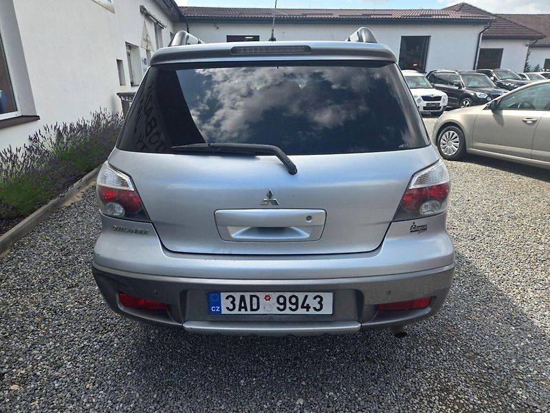 Mitsubishi Outlander (2005) 2.4 i 4x4 - fotka 6 z 28