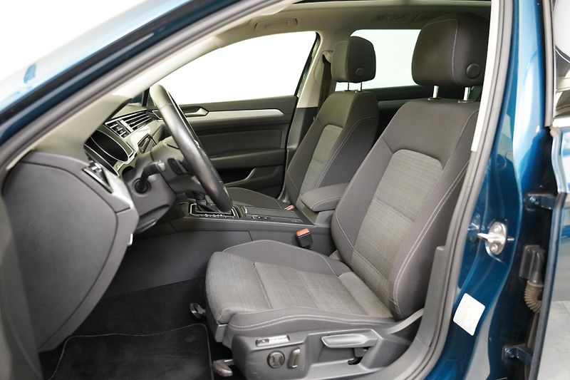 Volkswagen Passat - fotka 11 z 28