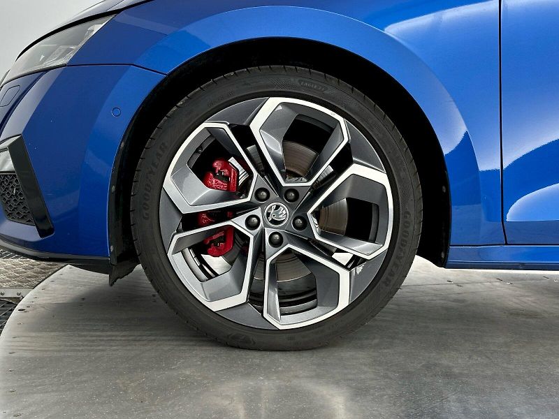 Škoda Octavia (2023) Combi 2.0 TSI 180 kW RS - fotka 40 z 40