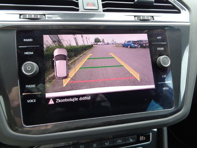 Volkswagen Tiguan 2.0 TDI DSG R-LINE  110 kW - fotka 15 z 30